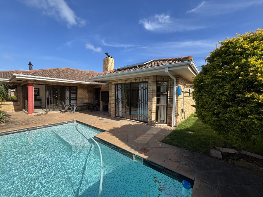 To Let 3 Bedroom Property for Rent in Summerstrand Eastern Cape